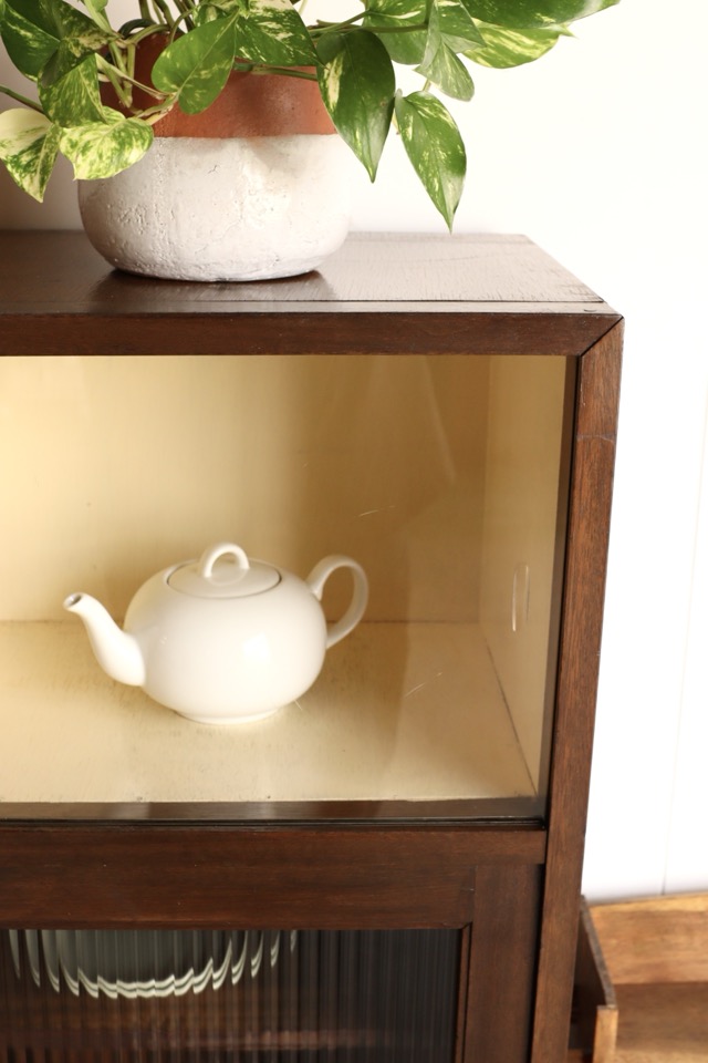 モールガラスの引戸棚