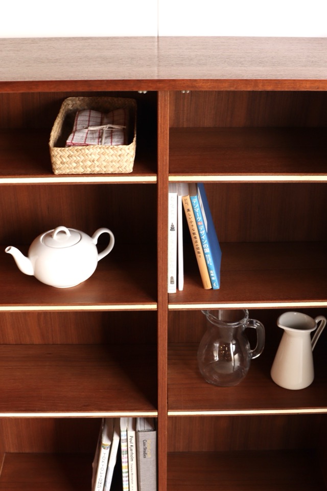 モールガラスの戸棚