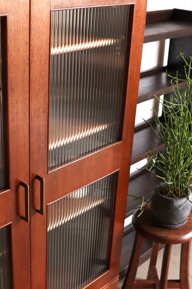 モールガラスの戸棚