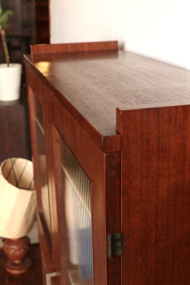 モールガラスの戸棚