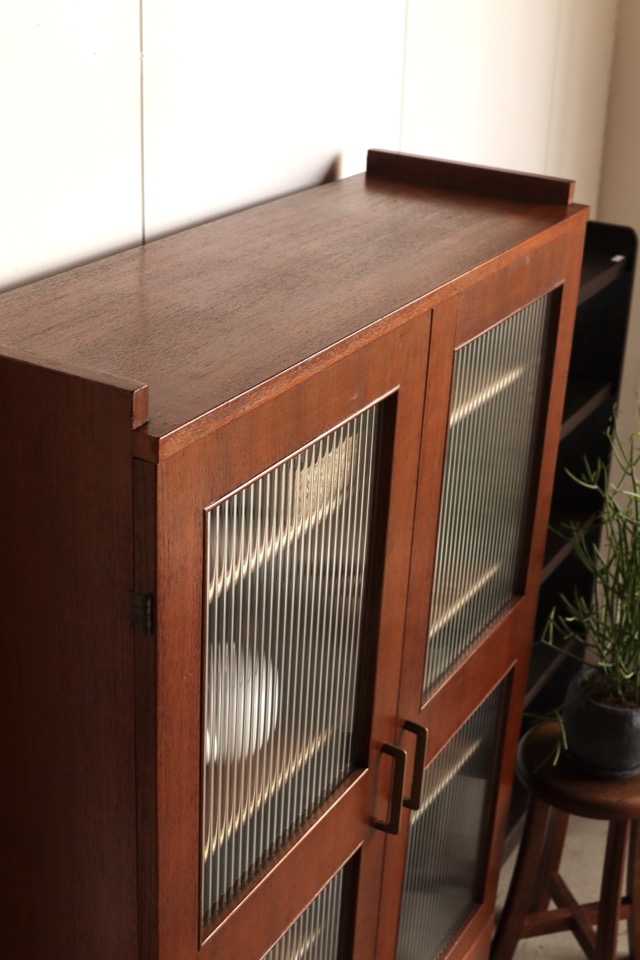 モールガラスの戸棚