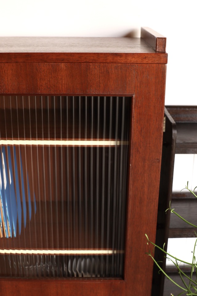 モールガラスの戸棚