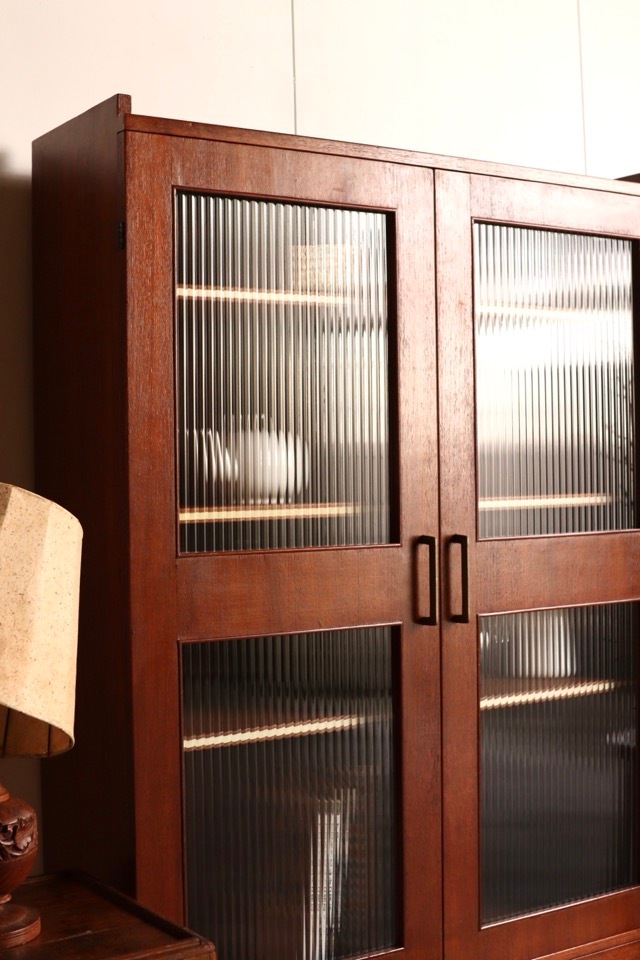 モールガラスの戸棚