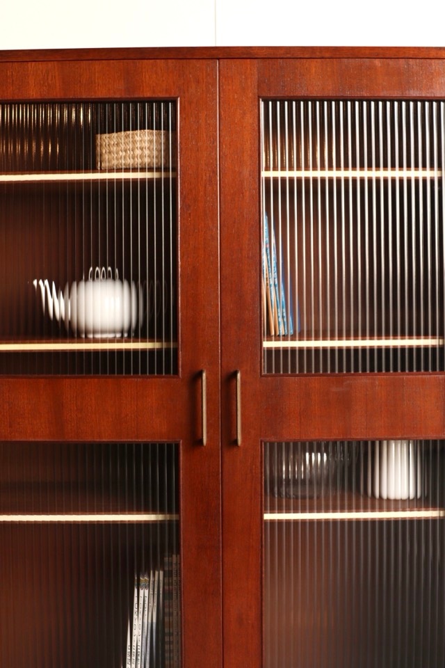 モールガラスの戸棚