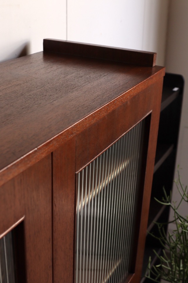 モールガラスの戸棚