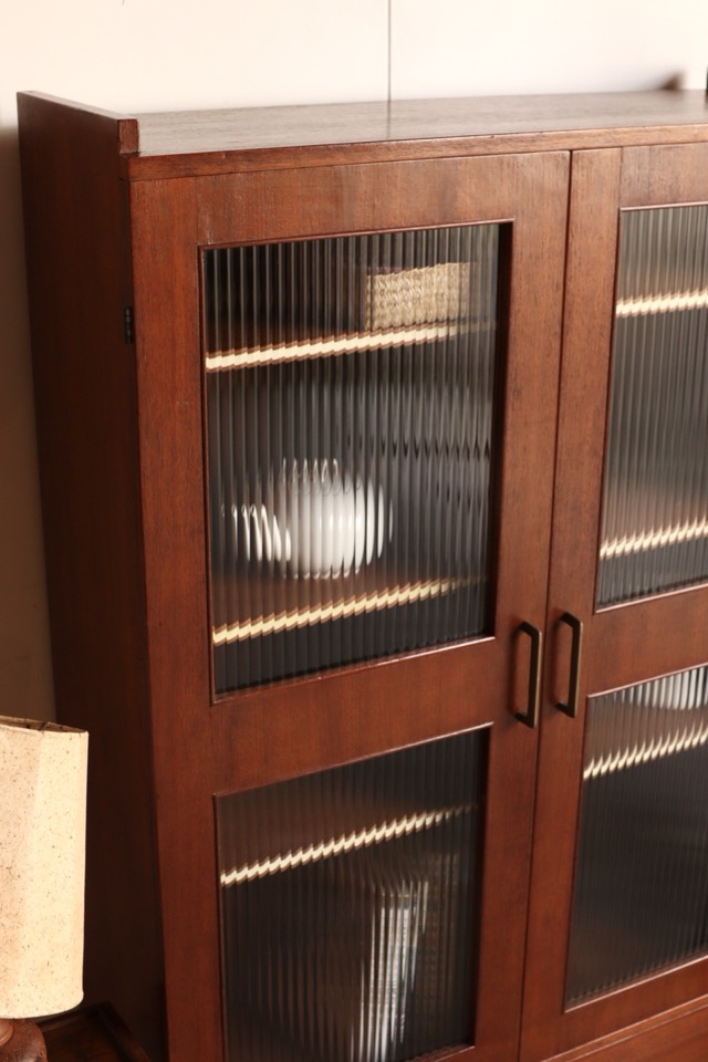 モールガラスの戸棚