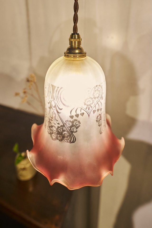 照明　【ピンクフリル】