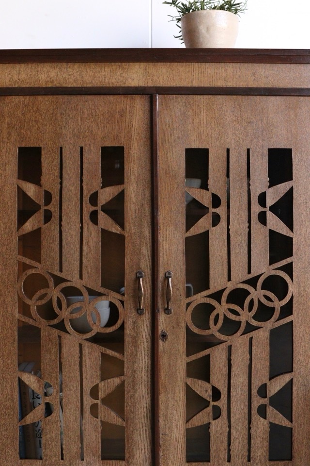 ガラス戸棚