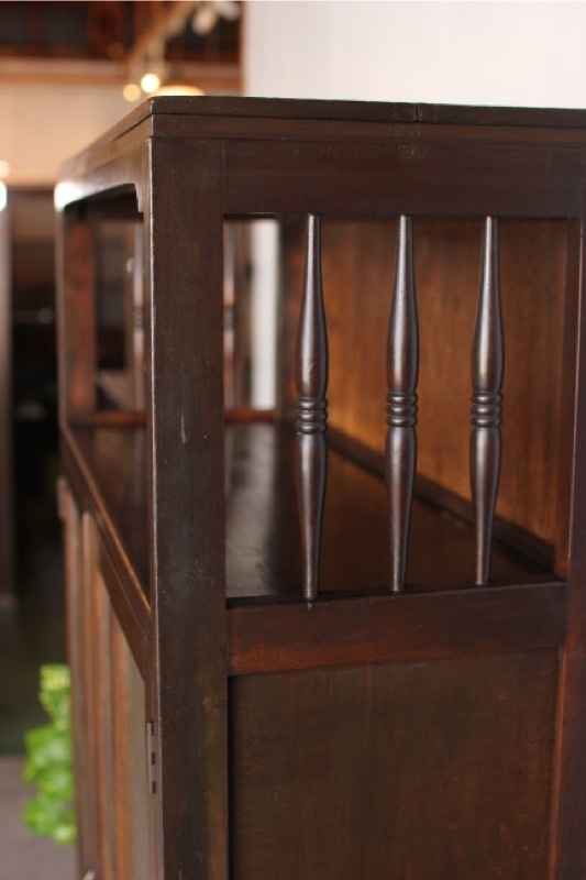 ダイヤガラスの戸棚