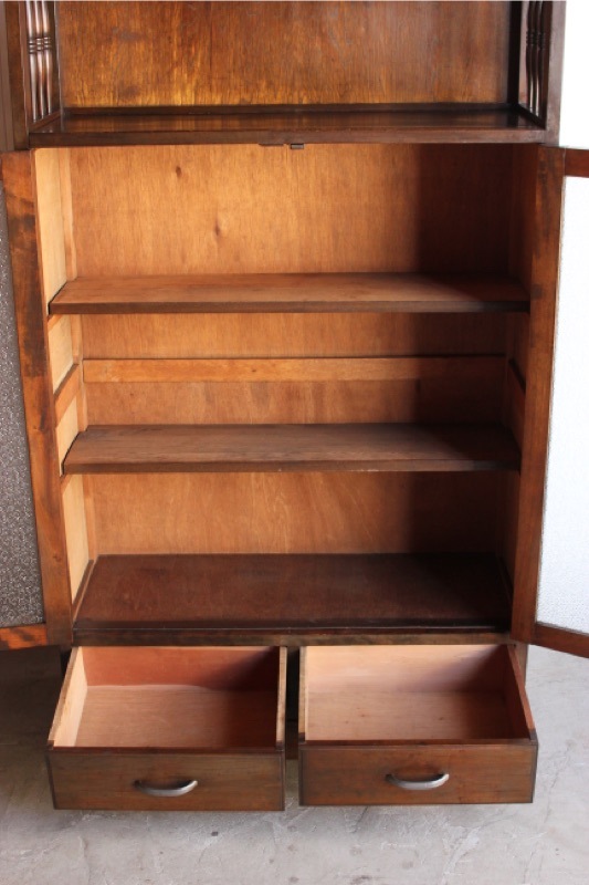 ダイヤガラスの戸棚