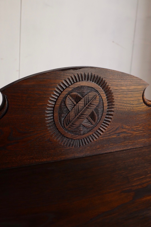 葉ガラスの戸棚