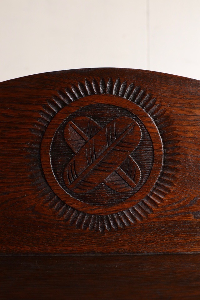 葉ガラスの戸棚