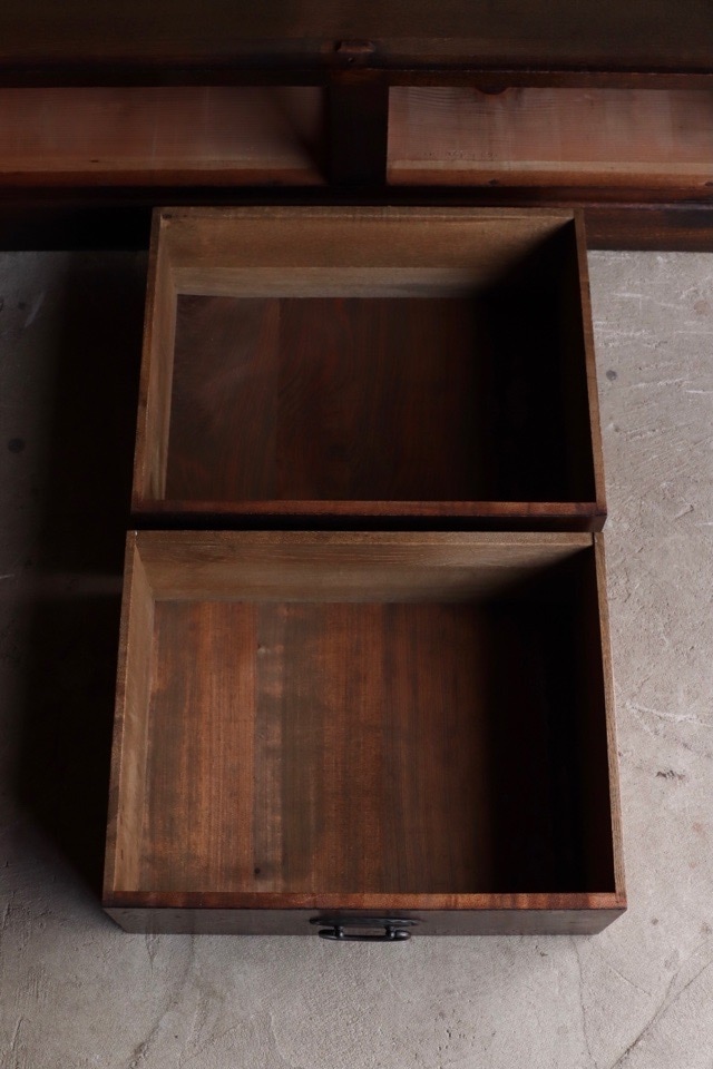 葉ガラスの戸棚