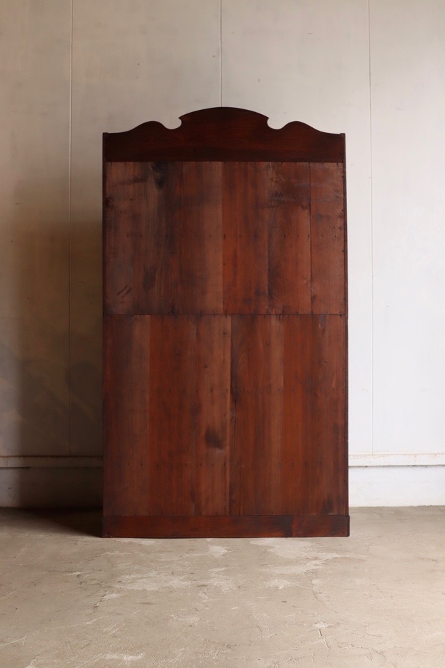 葉ガラスの戸棚