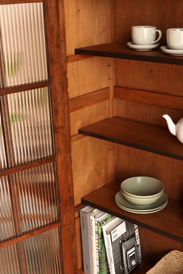 モールガラスの戸棚