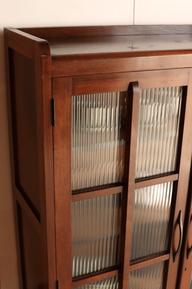 モールガラスの戸棚