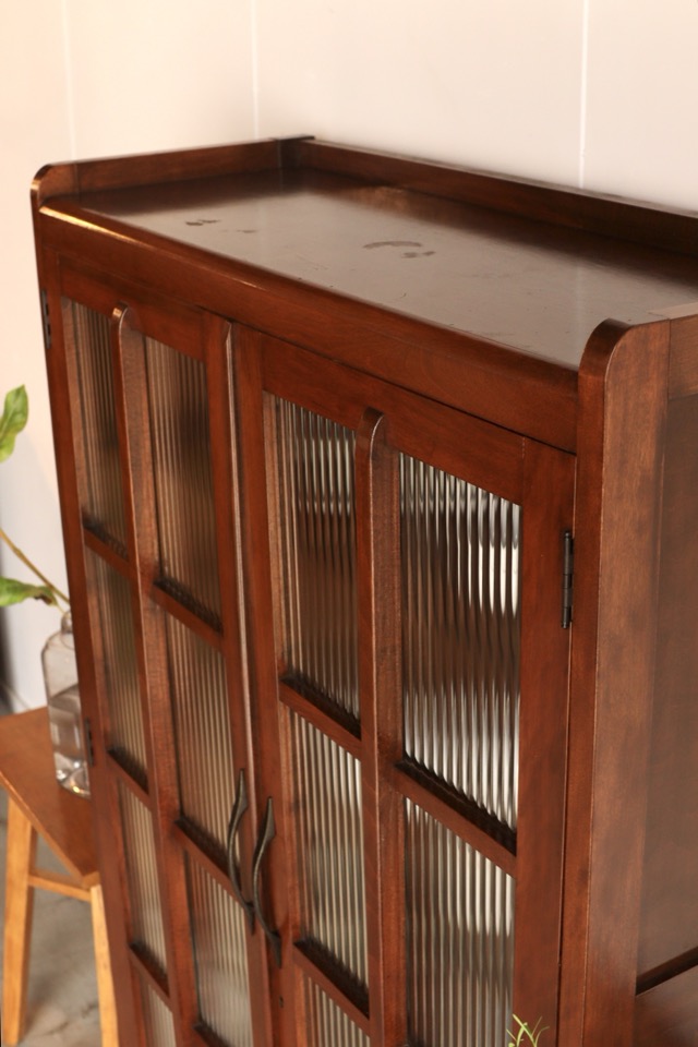 モールガラスの戸棚