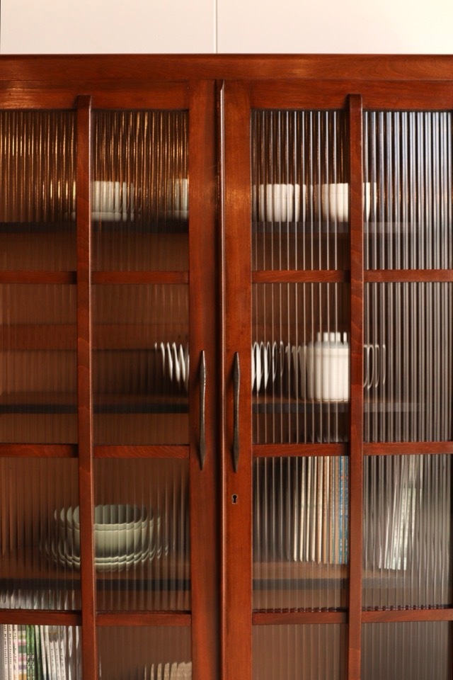 モールガラスの戸棚