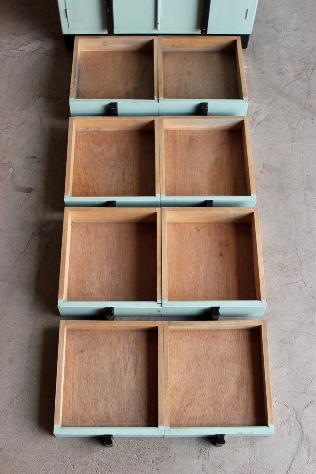 歯医者さんのキャビネット