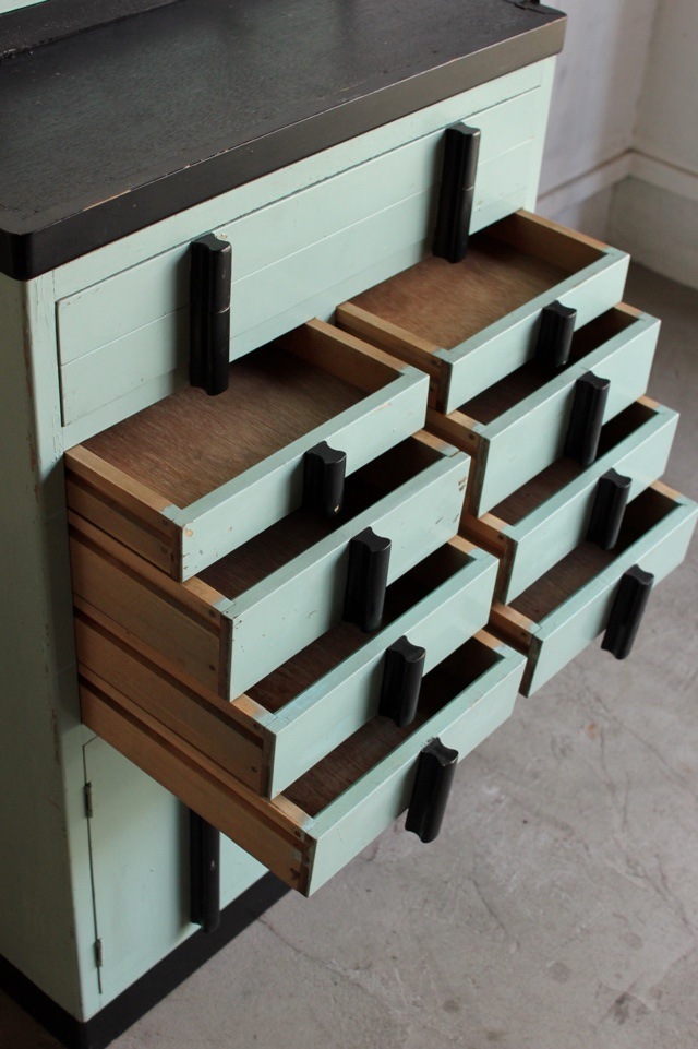 歯医者さんのキャビネット