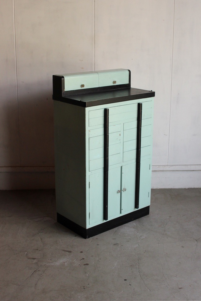 歯医者さんのキャビネット