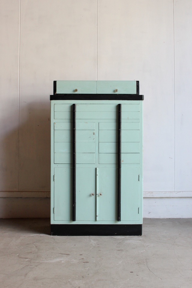 歯医者さんのキャビネット