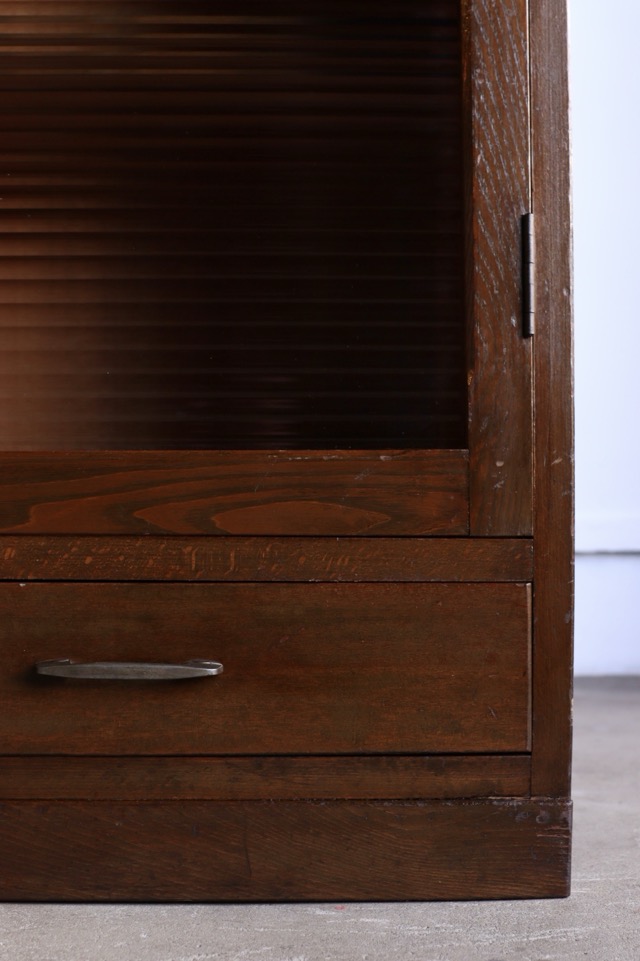 モールガラスの戸棚