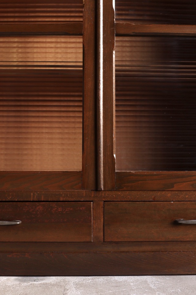 モールガラスの戸棚