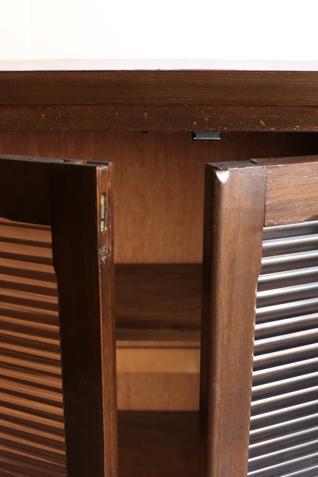 モールガラスの戸棚