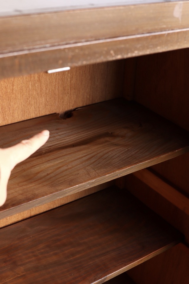 モールガラスの戸棚