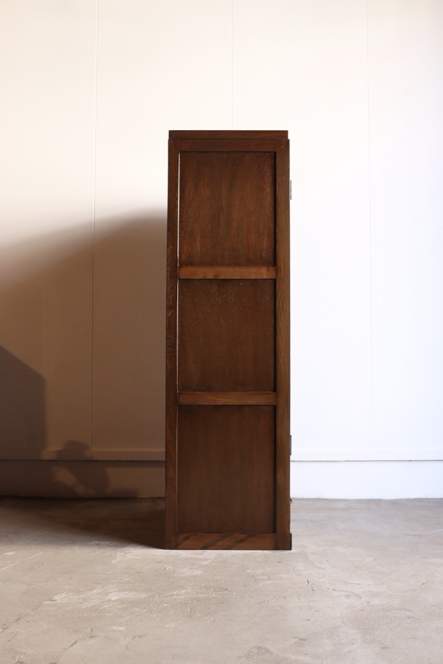 モールガラスの戸棚