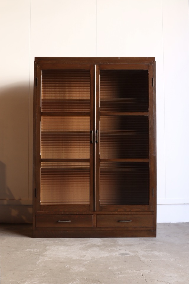 モールガラスの戸棚