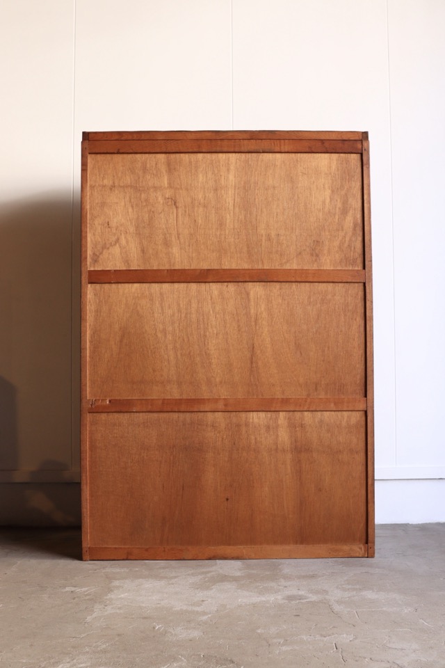 モールガラスの戸棚