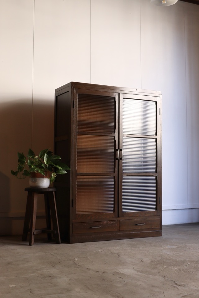 モールガラスの戸棚