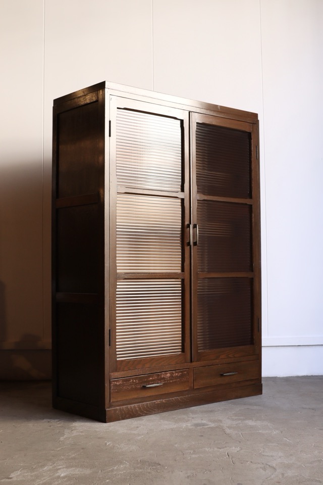 モールガラスの戸棚