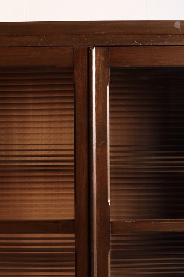 モールガラスの戸棚