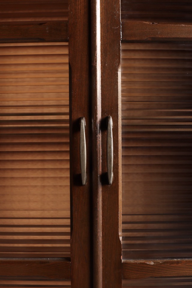 モールガラスの戸棚