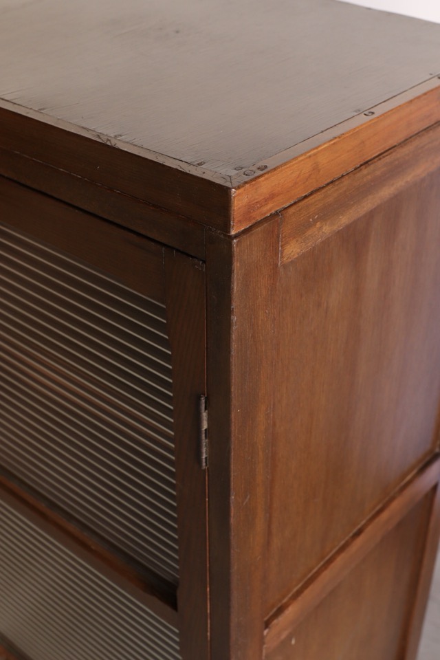 モールガラスの戸棚