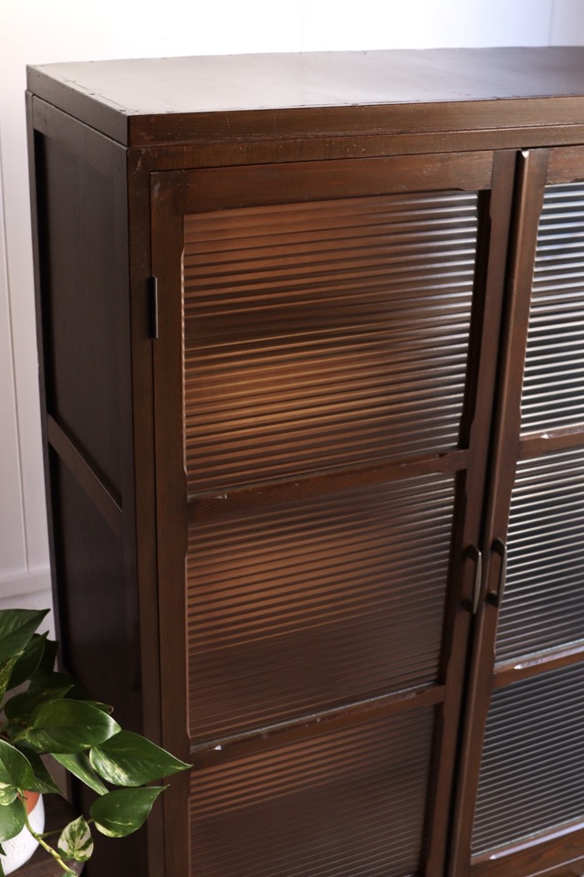 モールガラスの戸棚