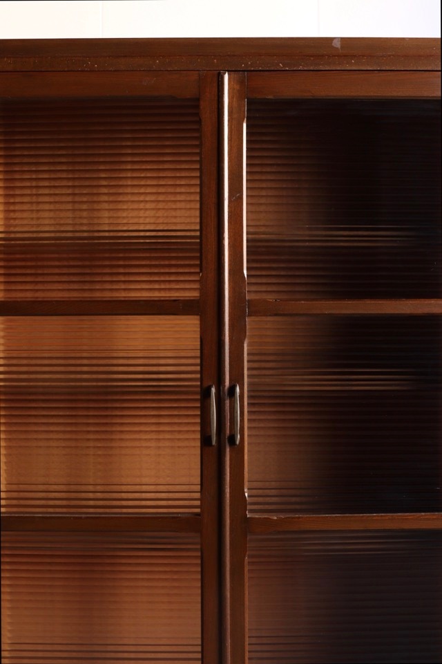 モールガラスの戸棚