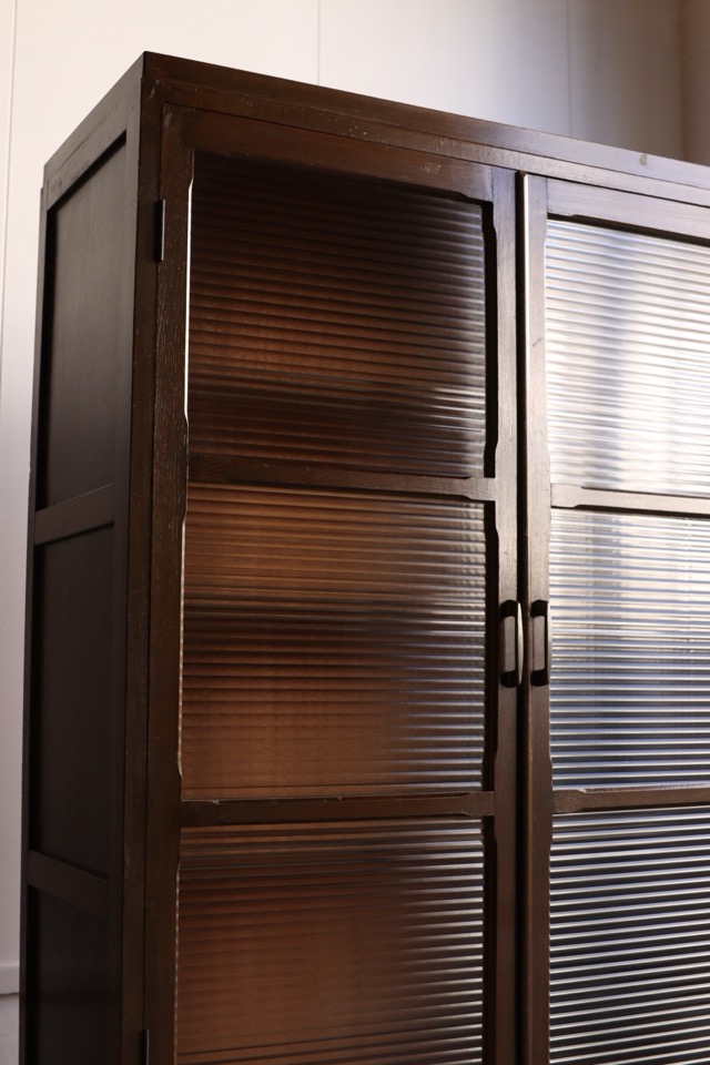 モールガラスの戸棚