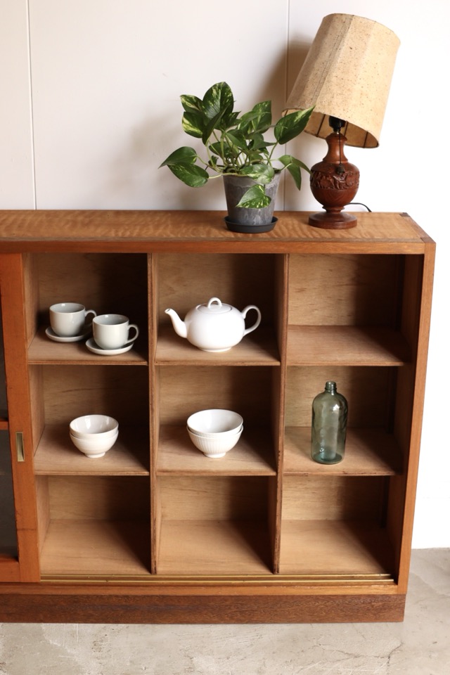 ガラス引戸棚 | 全ての商品 - 古家具古道具 そうすけ