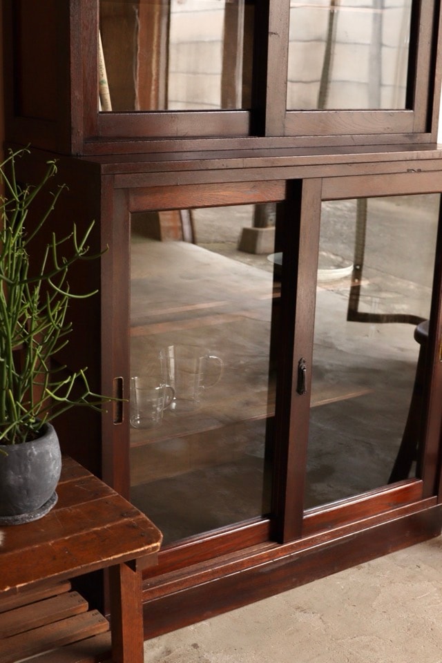 ガラス引戸棚 | 全ての商品 - 古家具古道具 そうすけ