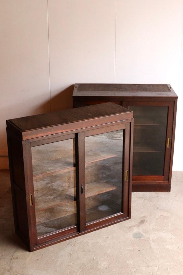 ガラス引戸棚 | 全ての商品 - 古家具古道具 そうすけ