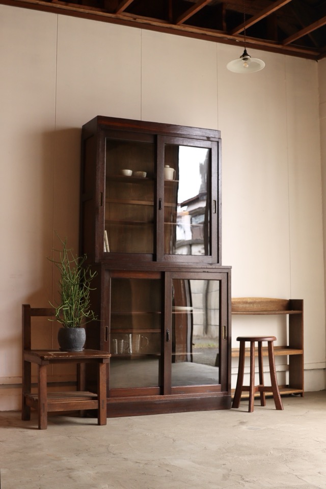 ガラス引戸棚 | 全ての商品 - 古家具古道具 そうすけ