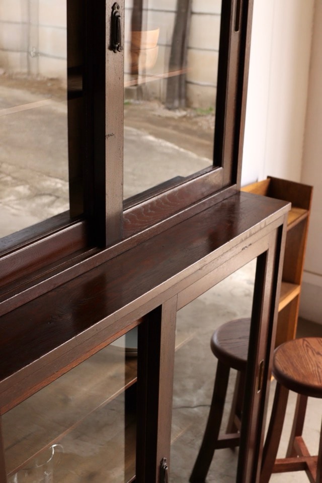 ガラス引戸棚 | 全ての商品 - 古家具古道具 そうすけ