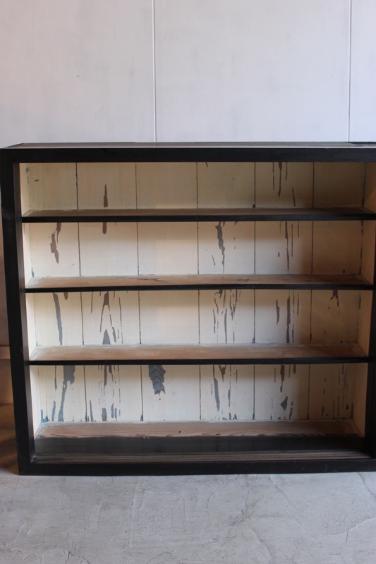 横長ガラス引戸棚