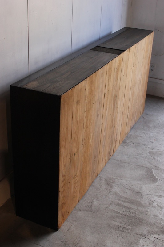 横長ガラス引戸棚