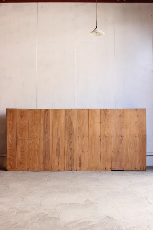 横長ガラス引戸棚