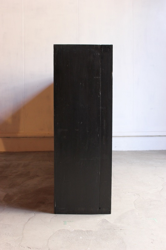 横長ガラス引戸棚